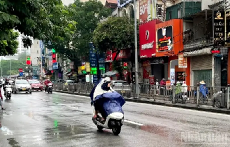 Dự báo thời tiết 25/2: Miền Bắc mưa dông, trời lạnh; TP.HCM nắng ráo