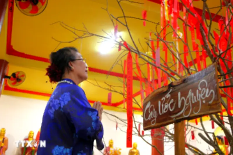 Dự Lễ Chùa Đêm Giao Thừa: Nét Đẹp Văn Hóa Tết Cổ Truyền Việt Nam