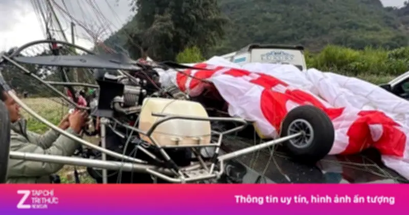 Dù lượn động cơ rơi trúng ôtô ở Hà Giang trong chuyến bay tập luyện ngày Tết