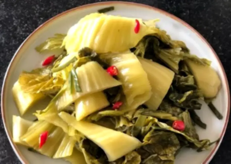 Dưa hành, củ kiệu ngày Tết: Lợi ích và nguy cơ sức khỏe cần lưu ý