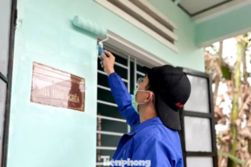 Tuổi trẻ Đà Nẵng sơn sửa nhà cửa, mang Tết ấm đến gia đình chính sách