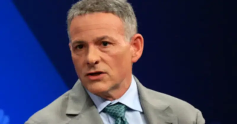 David Einhorn Dự Báo Fed Cắt Giảm Lãi Suất Mạnh, Tự Tin Đầu Tư Vàng