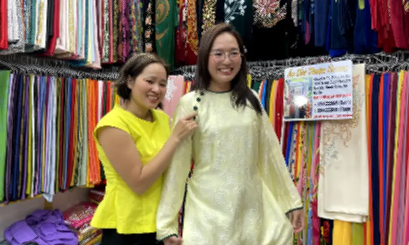 Dịch vụ may áo dài siêu tốc 3 giờ hút khách cận Tết tại TP HCM