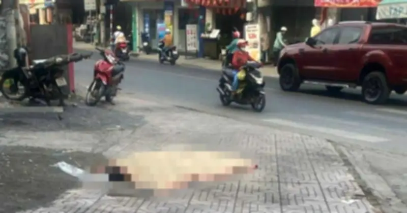 Tài xế giao hàng tử vong bên đường Hà Huy Giáp, công an điều tra nguyên nhân