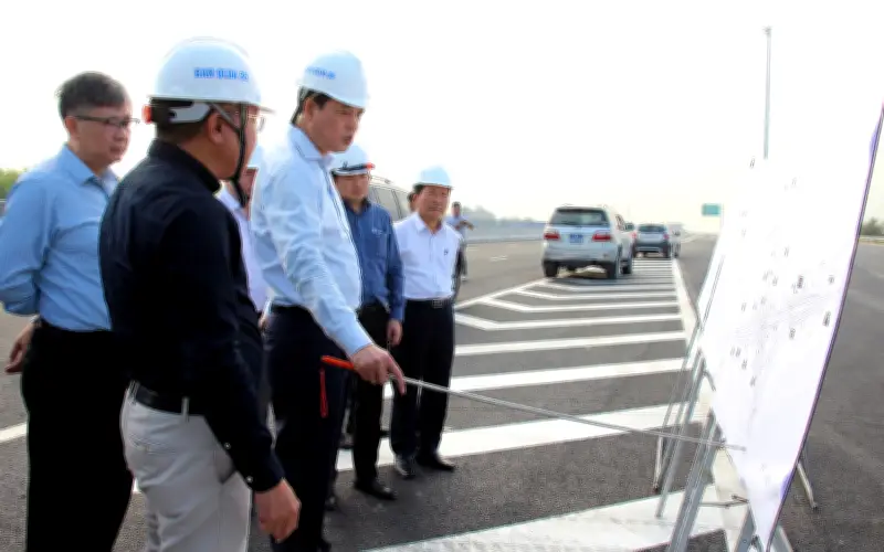 Thứ trưởng Bộ Xây dựng kiểm tra tiến độ cao tốc Biên Hòa - Vũng Tàu trước Tết