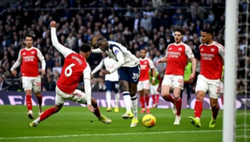 Derby London Căng Thẳng: Arsenal Gỡ Hòa 1-1 Trước Tottenham Trong Hiệp 1
