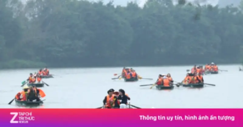 Di sản Tràng An quá tải trong dịp Tết, phải tạm ngừng đón khách nhiều lần