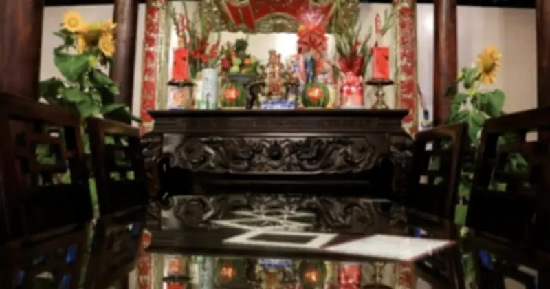 Dọn bàn thờ Tết: Không chỉ lau chùi không gian mà còn là dọn dẹp nội tâm