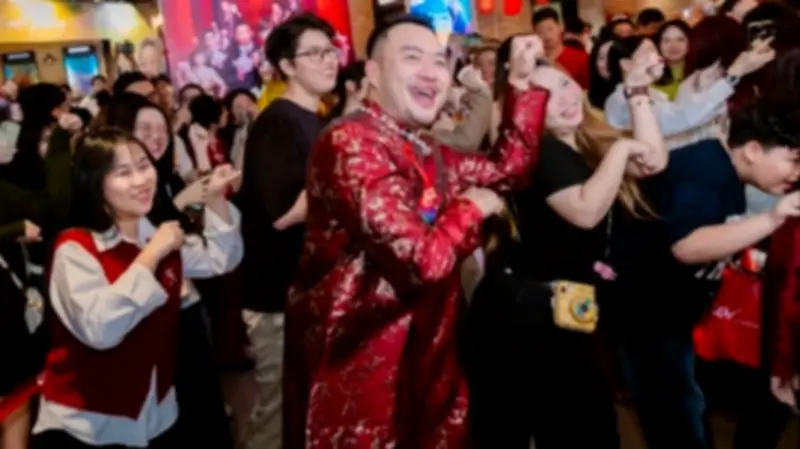 Dàn sao 'Báu Vật Trời Cho' rộn ràng cinetour Tết, kết nối ấm áp với khán giả