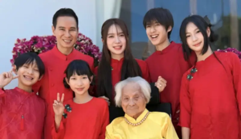 Dàn sao Việt sum vầy bên gia đình ngày đầu năm Bính Ngọ