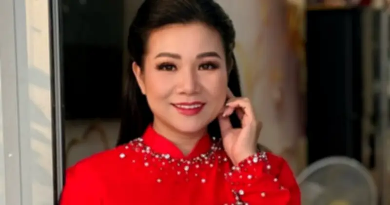 Dương Hồng Loan ở tuổi 46: Trẻ trung, thành công và hạnh phúc bên gia đình