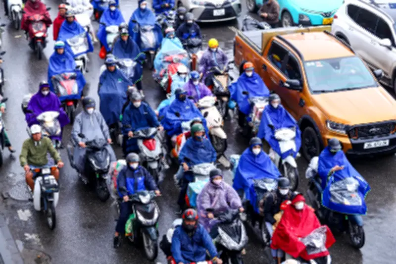 Dòng người chen chúc trở lại thủ đô sau kỳ nghỉ Tết Nguyên đán