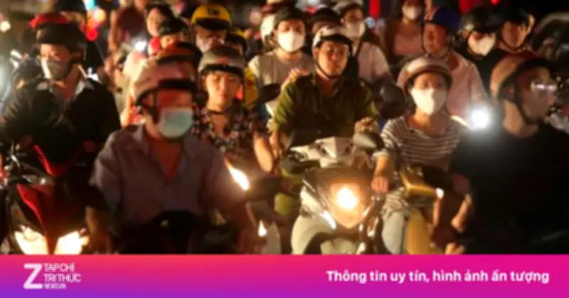 Dòng Phương Tiện Đông Nghịt Đổ Về Cửa Ngõ TP.HCM Đêm Mùng 6 Tết