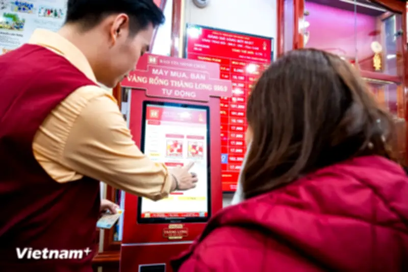 Doanh nghiệp trang bị máy bán vàng tự động, khách hàng thuận tiện trong ngày Vía Thần Tài