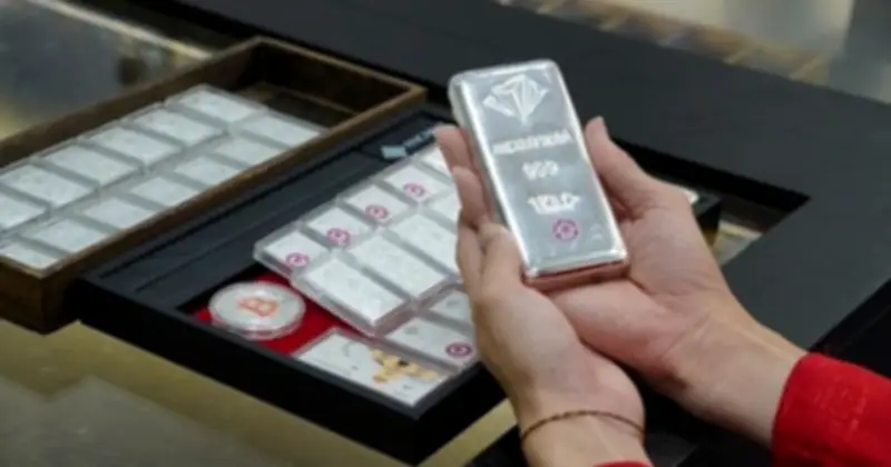 Giá Bạc Trong Nước Tăng Nhẹ, Thế Giới Giảm Mạnh Do Biến Động Thị Trường