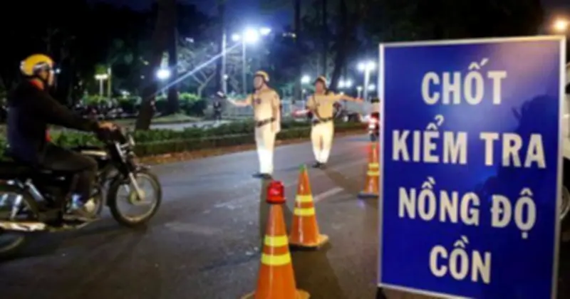 Uống rượu từ hôm trước, sáng sau vẫn bị phạt nồng độ cồn: Bộ Công an giải thích quy định