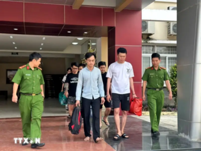 Triệt phá đường dây ma túy ngụy trang tinh vi trong hộp thức ăn thú cung