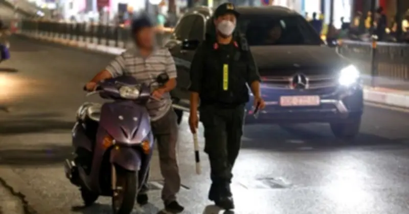 Dắt bộ xe máy khi uống rượu bia có bị phạt nồng độ cồn không?
