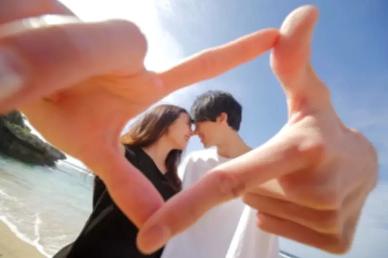 Dấu Hiệu Nhận Biết Một Người Đàn Ông Yêu Bạn Gái Quá Mức Và Cách Ứng Xử