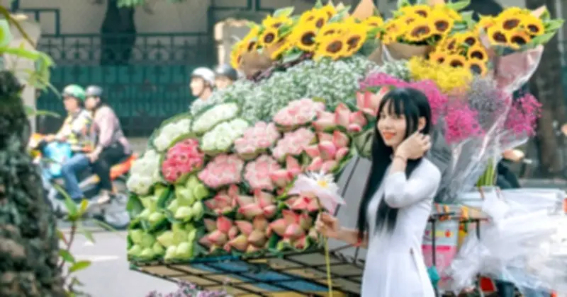 Du khách Anh đổ xô đến Hà Nội để tránh mưa, tìm kiếm tăng 103%