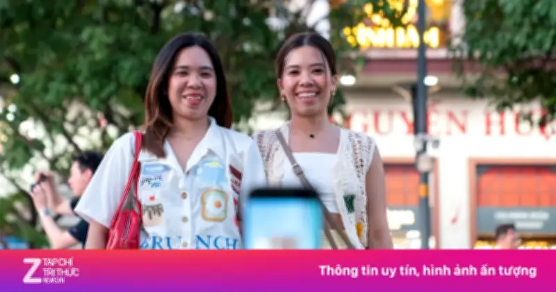 Du khách nước ngoài bối rối khi TP.HCM vắng lặng, hàng quán đóng cửa dịp Tết Nguyên đán