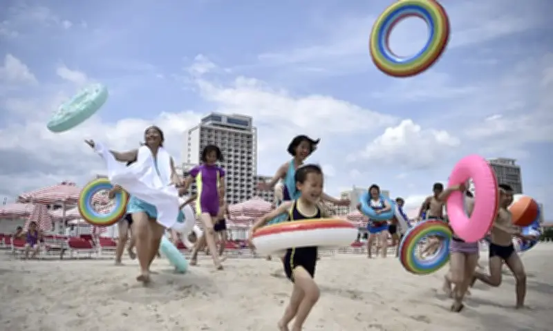 Du khách Nga bác bỏ tin 'bị áp giải', hài lòng với kỳ nghỉ tại Triều Tiên