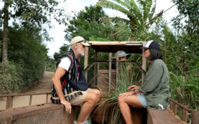 Du khách nườm nượp check-in buôn cổ Akô Dhông, Đắk Lắk dịp đầu năm