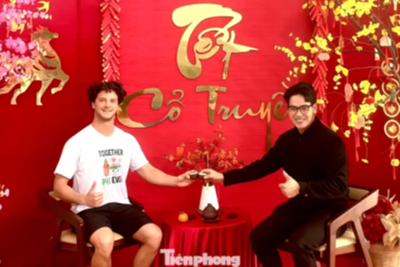 Du khách quốc tế đón Tết tại Bệnh viện Y học cổ truyền Đà Nẵng