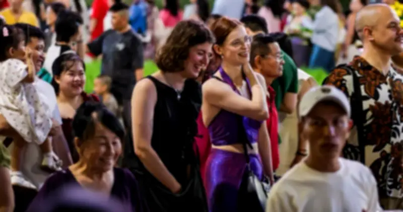 Du khách quốc tế đổ về TP.HCM đón Tết Bính Ngọ 2026, ấn tượng với không khí lễ hội