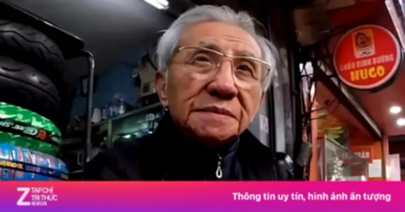 Du khách Trung Quốc bất ngờ gặp giáo sư 90 tuổi trên phố Hà Nội