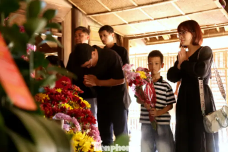 Du khách đổ về quê Bác dịp đầu năm mới Bính Ngọ 2026