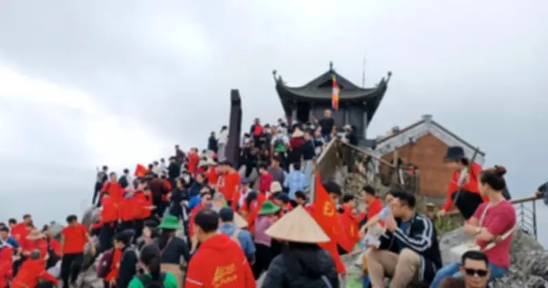 Du lịch Tết 2026: Ninh Bình, Hà Giang, Hà Nội 'vỡ trận' vì lượng khách đông kỷ lục