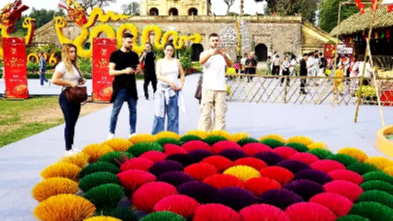 Du lịch Việt Nam bứt phá: Khách quốc tế tăng mạnh, chính sách thị thực và hạ tầng là chìa khóa