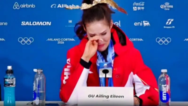 Eileen Gu Bật Khóc Khi Nhớ Đến Bà Ngoại Sau Khi Giành HCV Olympic 2026