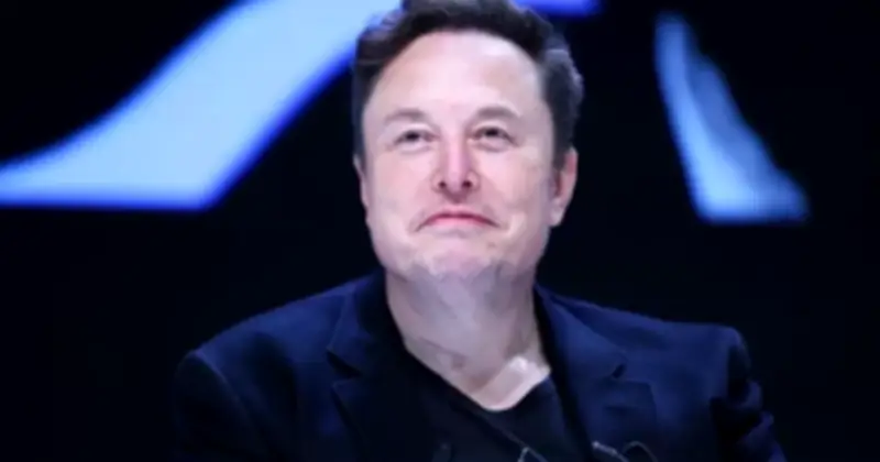 Elon Musk tiết lộ kế hoạch: Ưu tiên Mặt trăng trước sao Hỏa, mục tiêu đáp tàu năm 2027