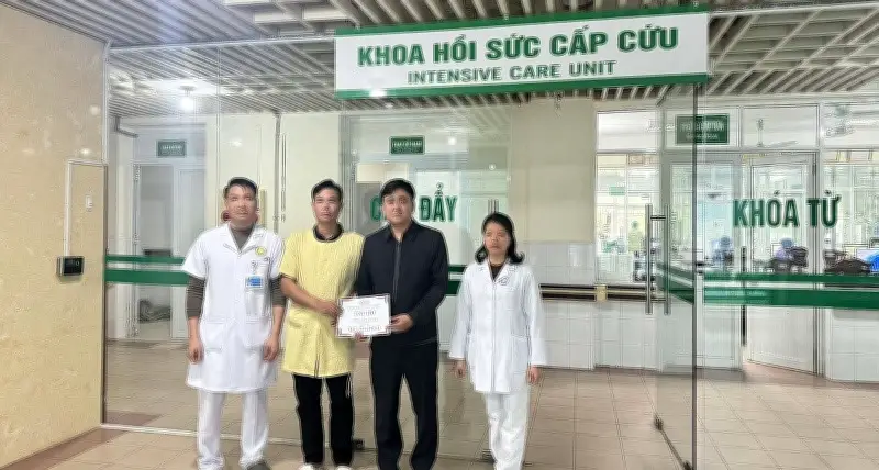 Em Tống Văn Khánh được xuất viện về nhà đón Tết cùng gia đình