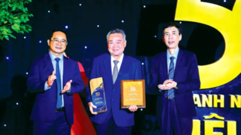 EVNHCMC Hoàn Thành Xuất Sắc Nhiệm Vụ 2025: Đảm Bảo Điện Ổn Định, Phát Triển Lưới Thông Minh