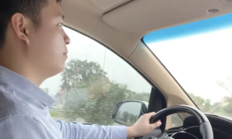 Bác sĩ mắt chia sẻ 4 bí quyết giảm mỏi mắt cho tài xế đường dài