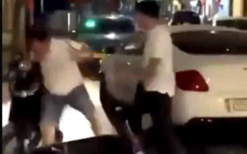 Xô xát giữa đường trung tâm TP.HCM: Hai nhóm người ẩu đả sau va chạm ô tô