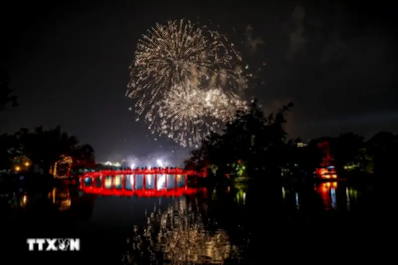 Rực sáng sắc màu pháo hoa khắp mọi miền đất nước mừng xuân Bính Ngọ