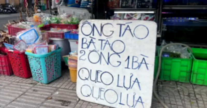 Cửa hàng cá cảnh trưng biển '2 ông 1 bà' chào mua cá chép tiễn ông Táo