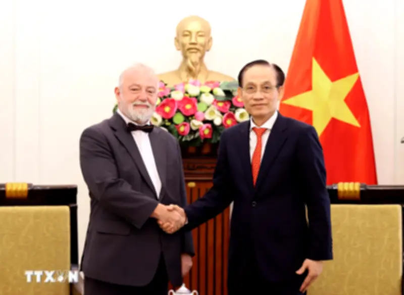 Bộ trưởng Ngoại giao Lê Hoài Trung tiếp Đại sứ Cộng hòa Séc tại Hà Nội