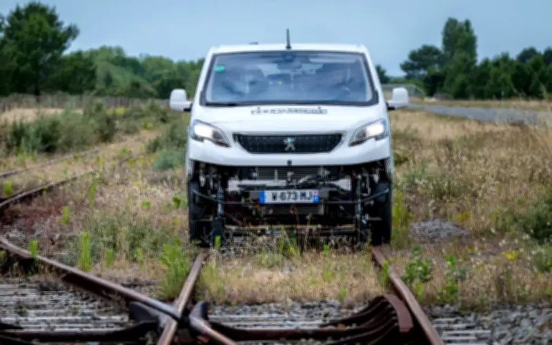 Pháp thử nghiệm xe điện Ferromobiles chạy trên đường ray bỏ hoang