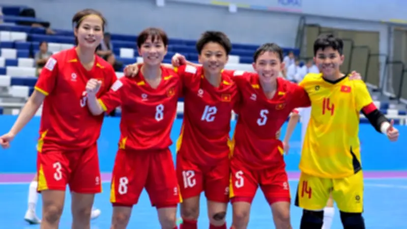 Futsal nữ Việt Nam lội ngược dòng ngoạn mục, giành vé vào bán kết giải châu Á