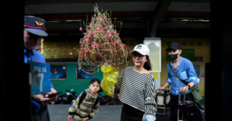 Ga Hà Nội đông nghịt hành khách về quê đón Tết Bính Ngọ