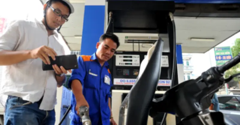 Giá xăng ngày mai có thể tăng lần thứ 3 liên tiếp, áp lực lên người tiêu dùng