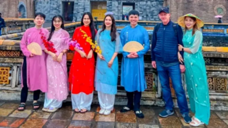 Góc Nhìn Người Nước Ngoài Về Tết Việt: Sự Giao Thoa Văn Hóa Trong Gia Đình Đa Quốc Tịch