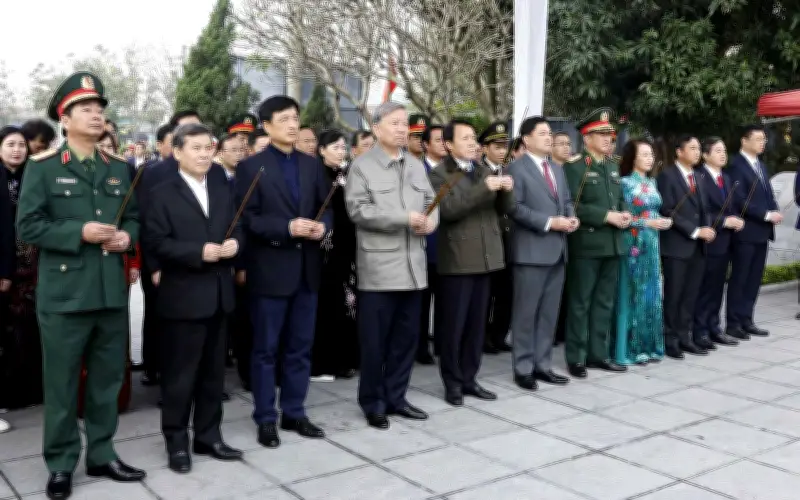 Tổng Bí thư Tô Lâm dâng hương tưởng niệm các lãnh đạo tiền bối tại Bắc Ninh và Hưng Yên