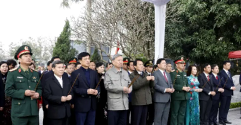 Tổng Bí thư Tô Lâm dâng hương tưởng niệm các lãnh đạo tiền bối của Đảng