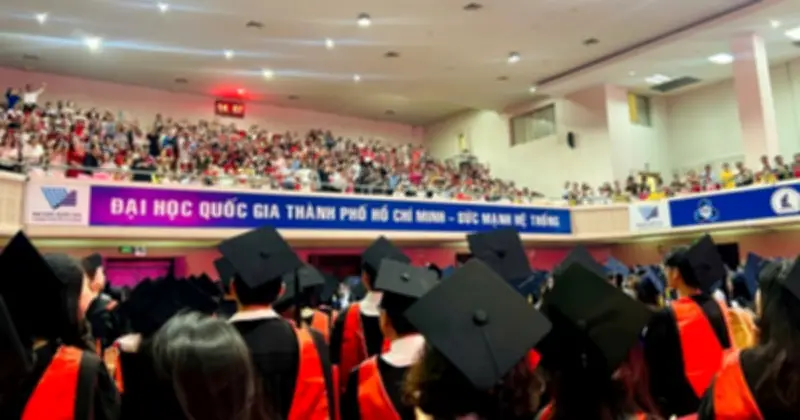 Thế hệ 2k4 đối mặt áp lực hậu tốt nghiệp: Mông lung hay cơ hội tự khám phá?